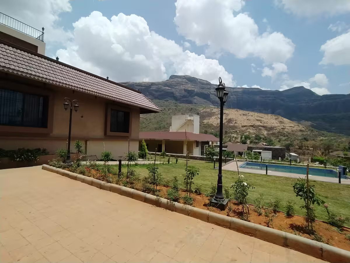 Villa in igatpuri with swimming pool